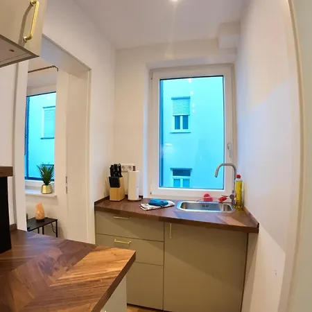 Unique Jungle Leaf 乌尔姆