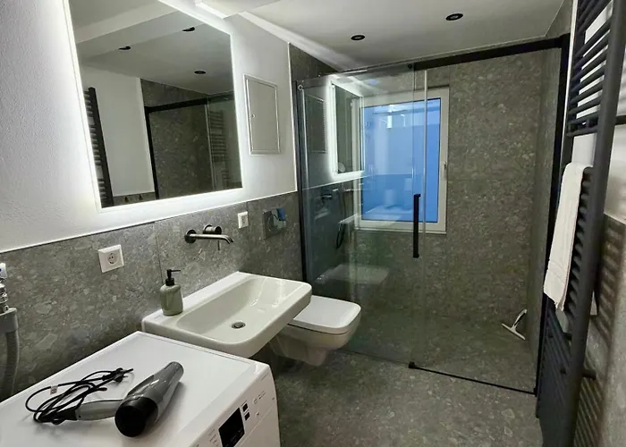 Unique Jungle Leaf Ulma