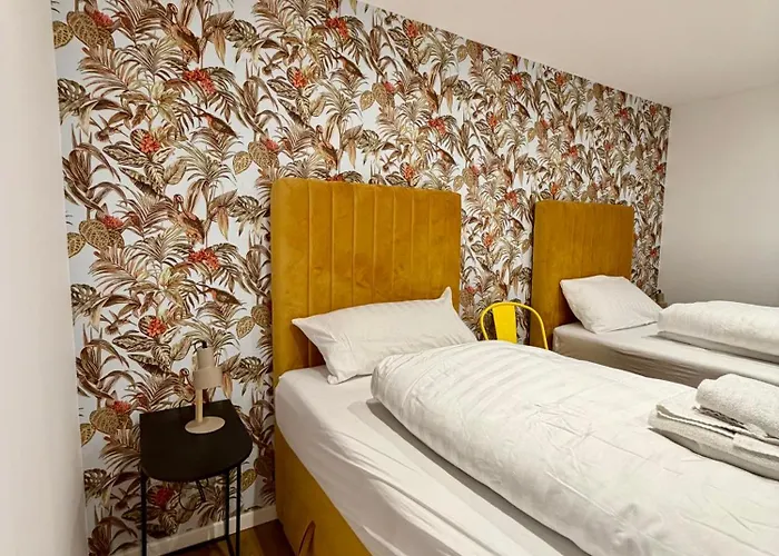 Unique Jungle Leaf Ulma