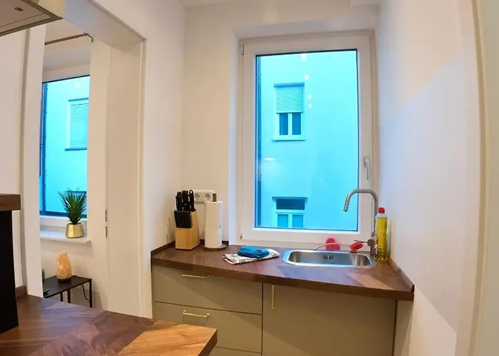 Unique Jungle Leaf Ulma